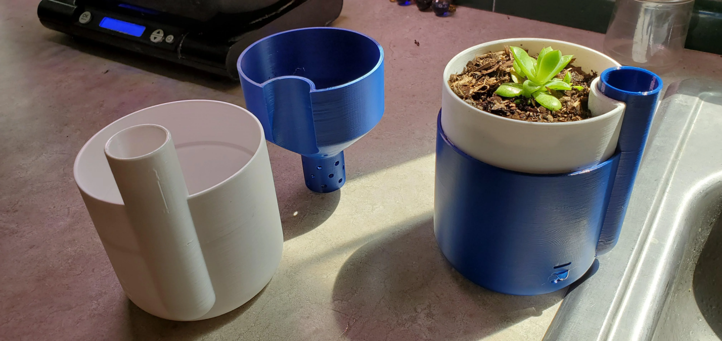 Self watering planter printed with PETG Filament