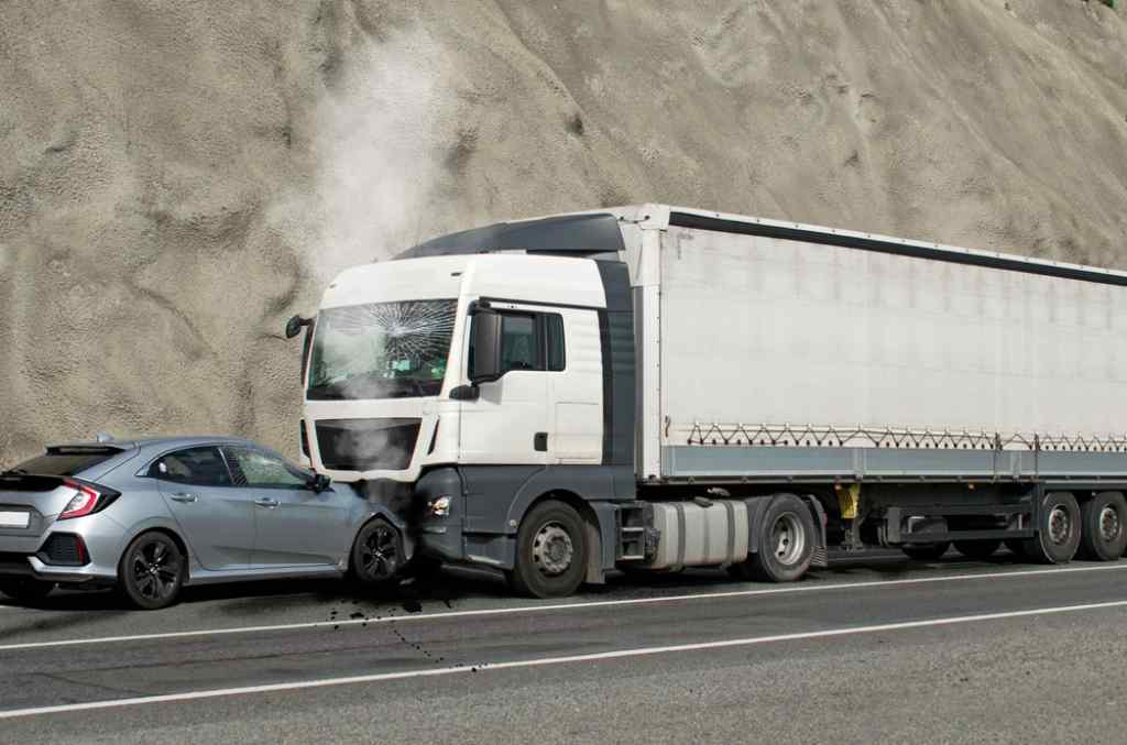 What To Do If Your Company Delays Your Claim After A Truck Accident